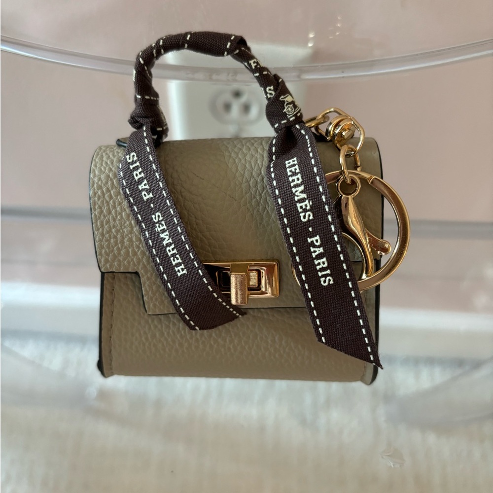 Hermes AirPod case